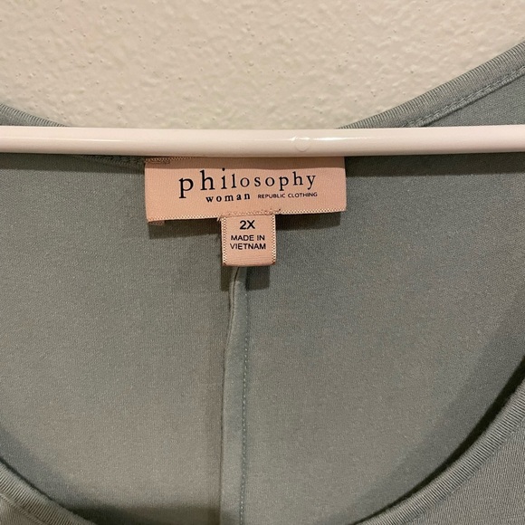 Women’s 2X Philosophy light sage green long line loose fit tunic. - Picture 2 of 4